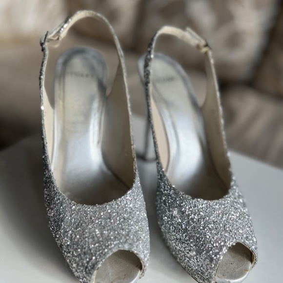 Shoes - Picture 4 of 5